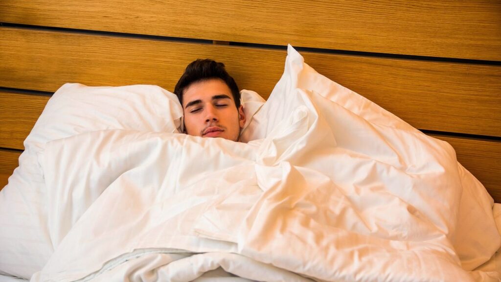 Mattress Reviews vs. Pillow Reviews: How to Make the Right Sleep Investment